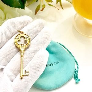 Auth Tiffany &co 18k gold diamond clover key